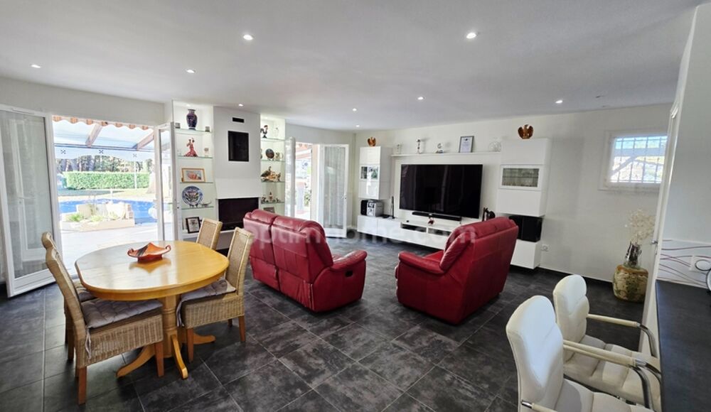Maison plain pied de 110 m² avec piscine, garage et dépendances CESTAS (33)