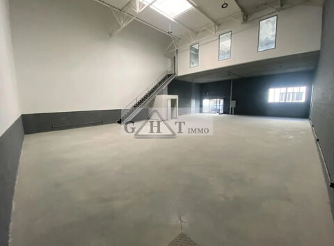 ENTREPOT 220M² A VAUX LE PENIL A LOUER 2000 77000 Vaux le penil