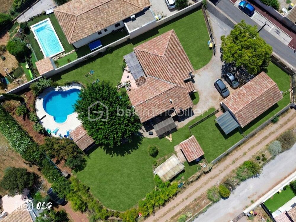 Maison T6 de 142 m² + Maison T3 de 60 m² sur 1730 m² de terrain avec piscine et dépendances