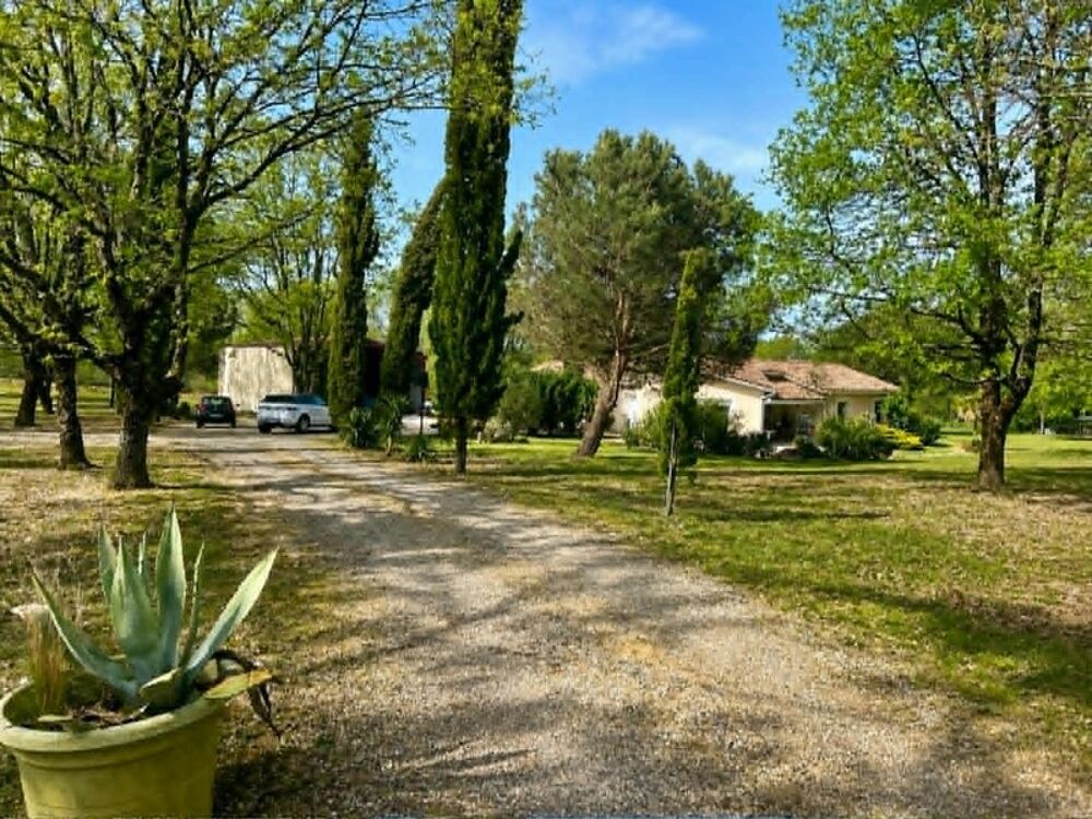 Maison plain-pied avec local indépendant de 106 m² sur superbe parc de 10 000 m²  Birac-sur-Trec (47)