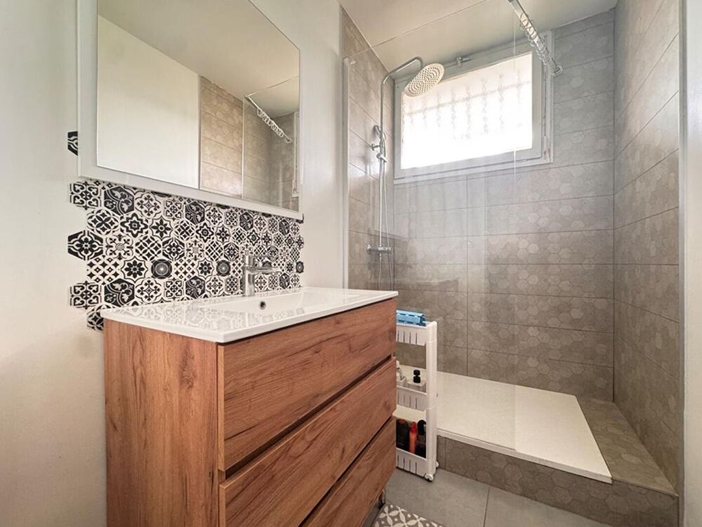 Vente Appartement Concorde plage, 1er étage : très bel appartement refait à neuf  : 88 m2 au total -76,37 m2 Loi Carrez Marignane