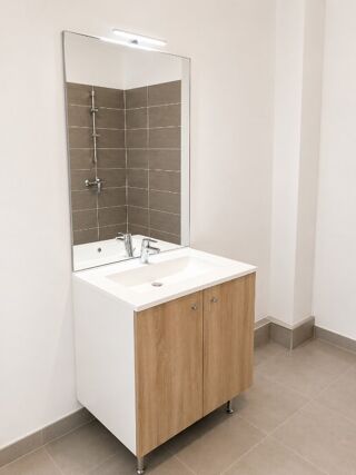  Appartement à louer 2 pièces 42 m²