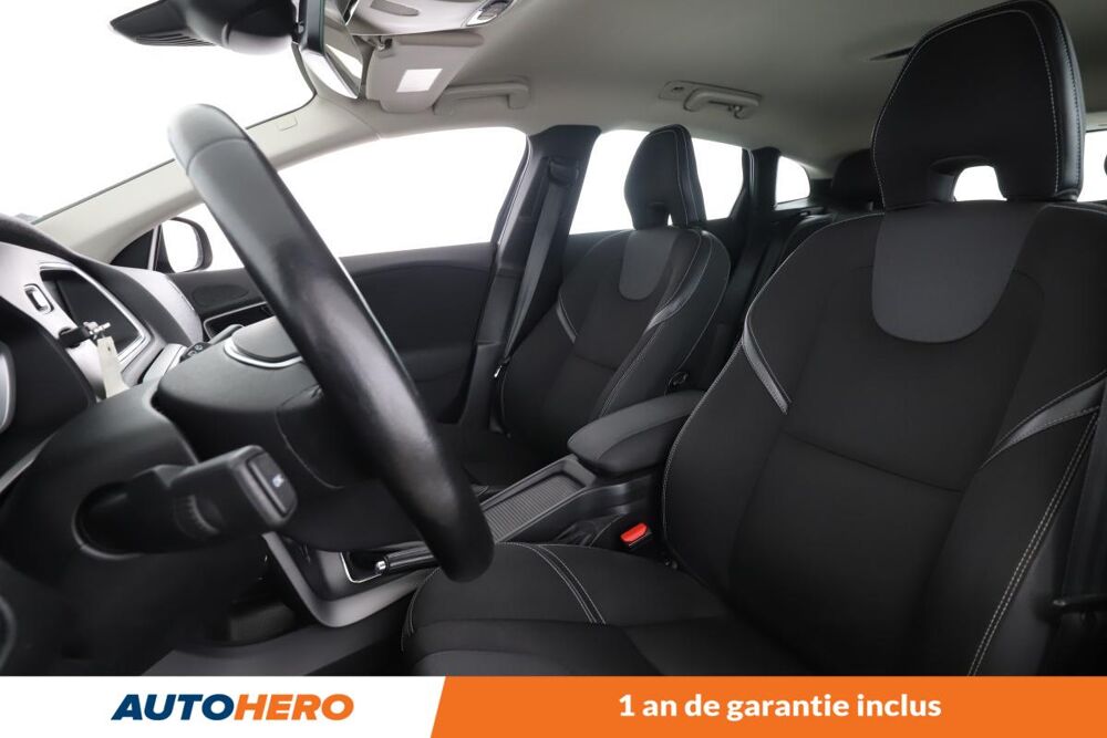 V40 2.0 D2 Momentum Business Geartronic 6 120 ch 2016 occasion 92130 Issy-les-Moulineaux