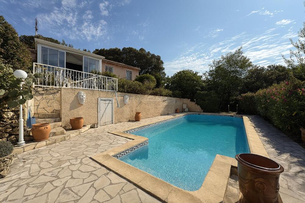 Villa avec piscine et garage à Faugères
