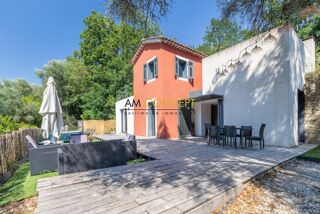 Vente Maison Exclusivité. Villa contemporaine au design soigné. Piscine, gr Contes