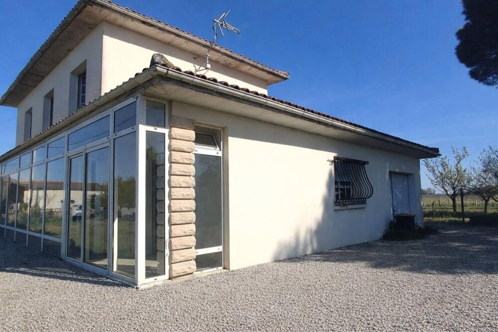 Maison avec chais et grand terrain