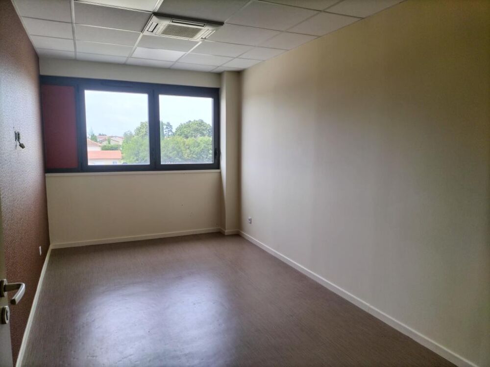   ST DENIS LES BOURG - Les Cadalles - BUREAU 