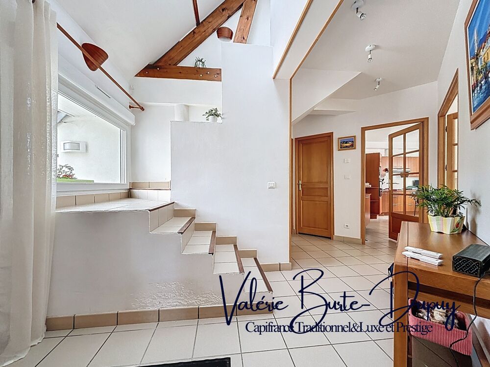 St Denis en Val à 10 min d'Orléans centre, à vendre Maison de 2003 190m2 5 chambres avec jardin arboré de 1800m2, garage attena