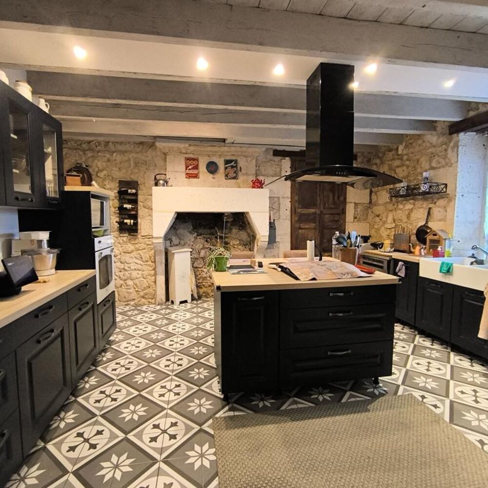 Pranzac. Maison 165 m² avec piscine hors sol