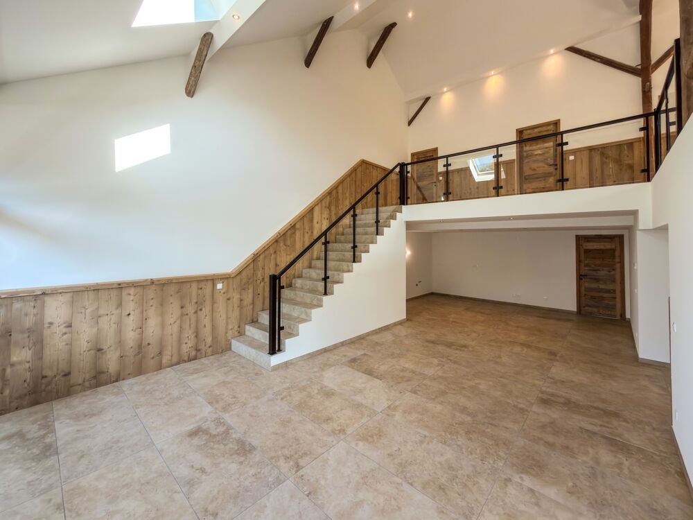 À vendre  Magnifique appartement T5 traversant en triplex de 196,54 m² au sol à Viuz-en-Sallaz
