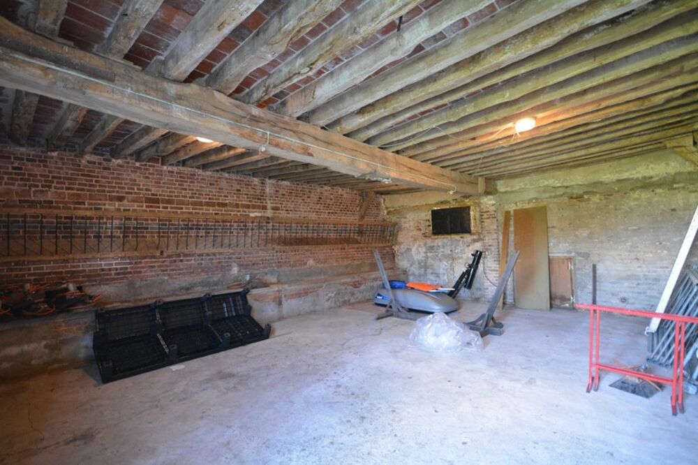 "Opportunité Exceptionnelle : Grange de 540 m² à Rénover, un vaste Espace pour Votre Salon Séjour, Salle de Bain Spa et Salle de