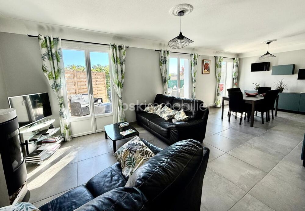 Maison familiale de 130 m² habitables avec jardin arboré de 757m² et piscine
