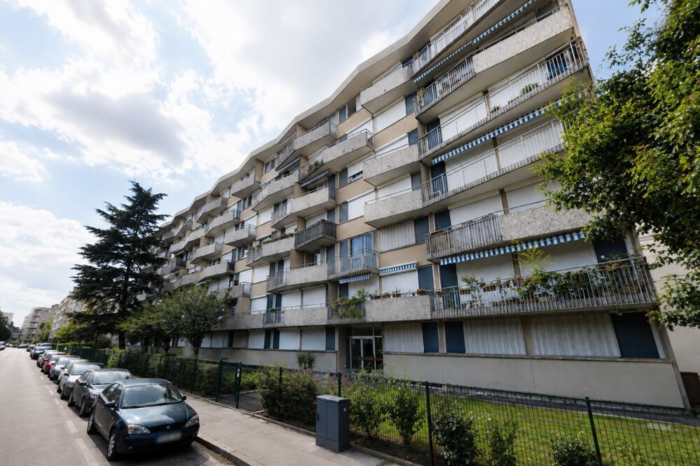 T1 BIS avec balconnet et parking à VILLEURBANNE