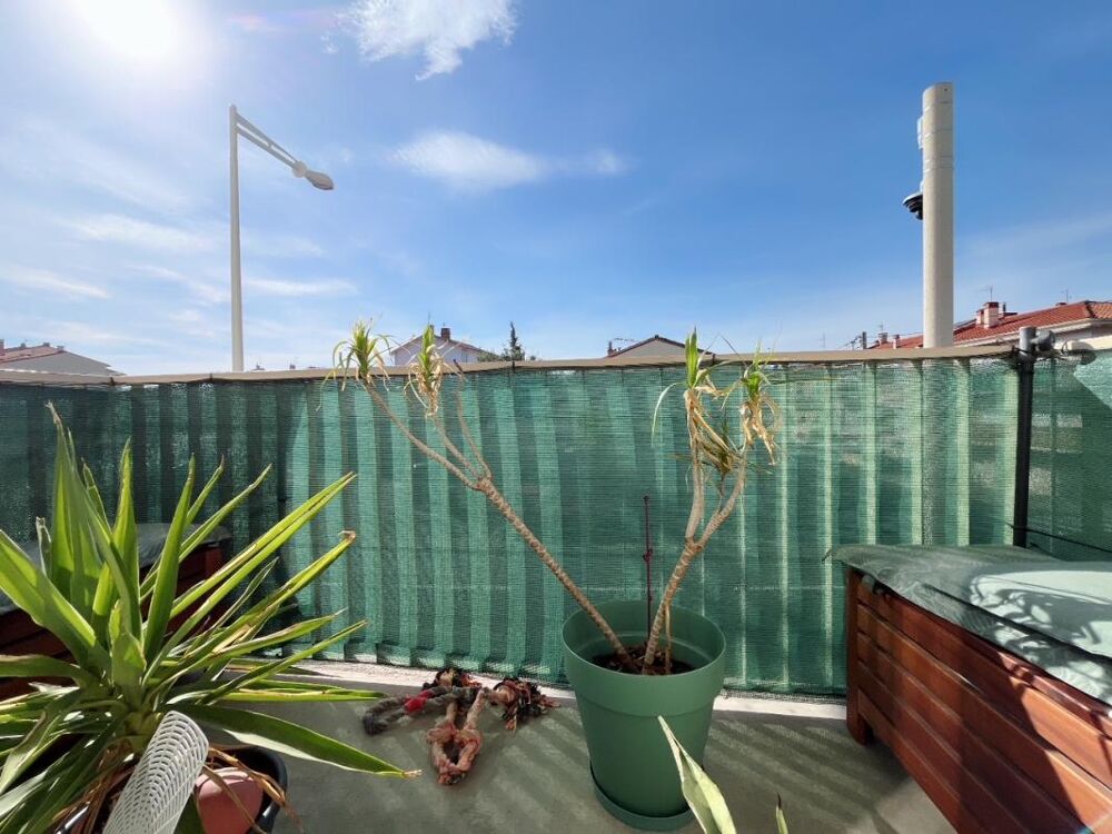 Vente Appartement Magnifique appartement de 60 m² de type T3 au 1 er étage avec balcon, cave et place de parking en garage fermé Perpignan