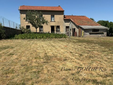   Proche de NOIRETABLE  : MAISON DE CAMPAGNE de 157 m2 avec DEPENDANCES  et TERRAIN de 1200 M2 Maison - 7 pièce(s) - 157 m²