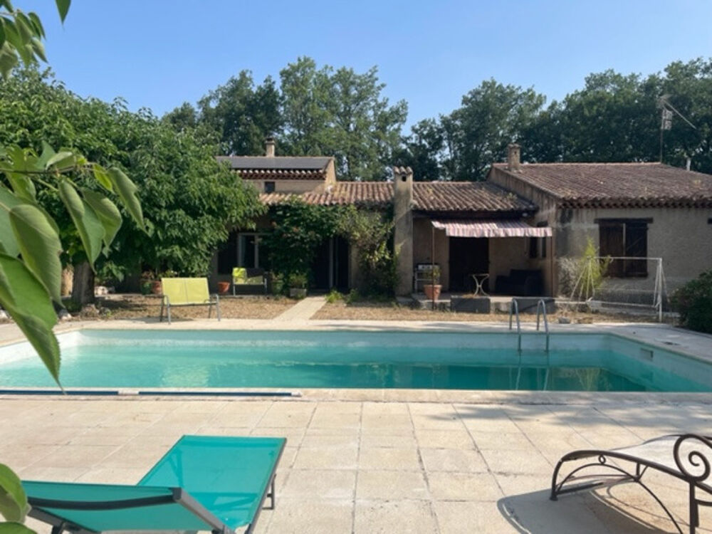 Luberon - Maison familiale de plain-pied avec piscine et fort potentiel
