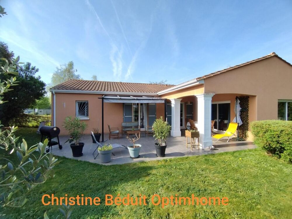 Vente Maison Charente, proche La Rochefoucauld, maison de plain-pied 139 m², garage, carport, terrain 2957m² Marillac le franc