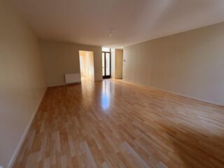  Appartement à louer 3 pièces 75 m²
