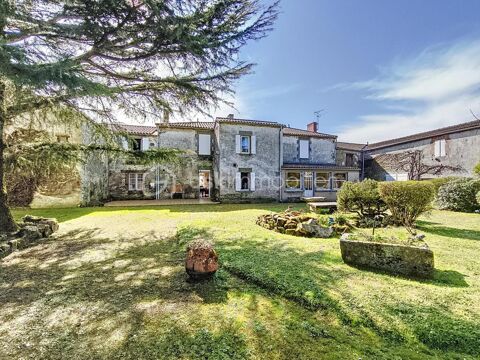   Demeure centre ville BEAUFOU + 700 m� � r�nover Propri�t�/ch�teau - 8 pi�ce(s) - 250 m�