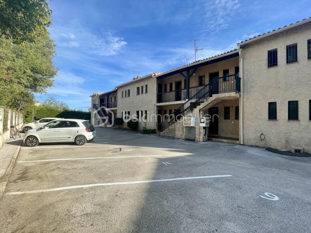 STUDIO AVEC BALCON ET PLACE DE PARKING AU CALME