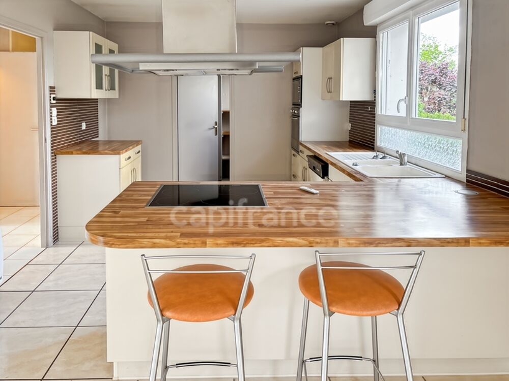 NEUVILLE SUR SARTHE (72) Maison sur sous sol 3 chambres 1500 m2