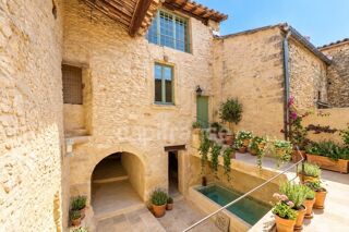 Vente Maison Maison de village de caractère avec cour intimiste et bassin, Uzès 3km Uzes