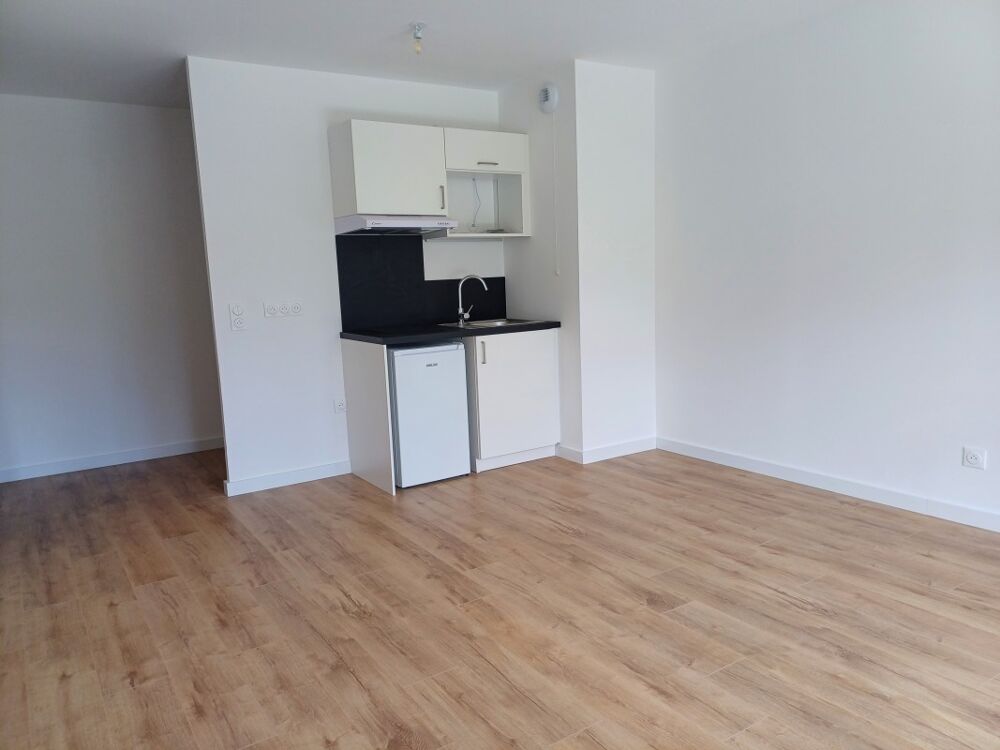 Location Appartement T2 avec jardin, un box et un parking à CHATILLON SUR CLUSES Chatillon sur cluses