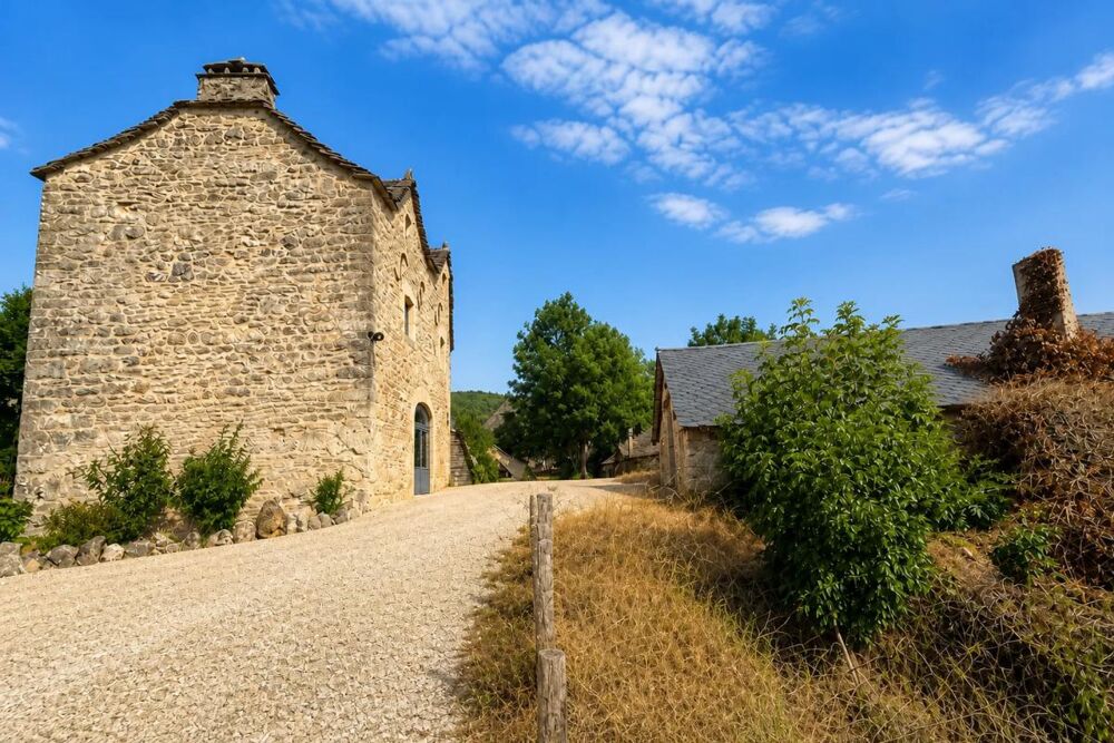 Vente Maison Maison de 11 pièces de 185 m² + 335 m2 de dépendance à La Tieule La tieule
