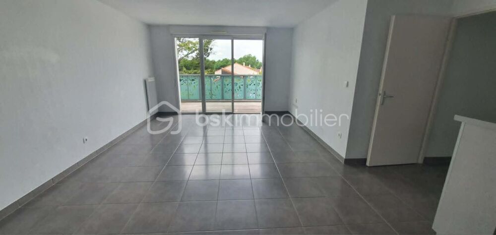 Appartement moderne et spacieux avec grande terrasse au dernier étage