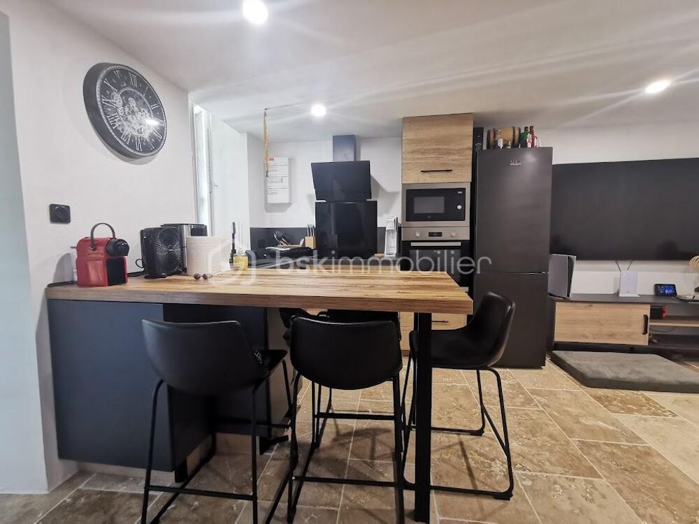 Maison en pierre avec granges, hangar, garage et terrains - Gros potentiel