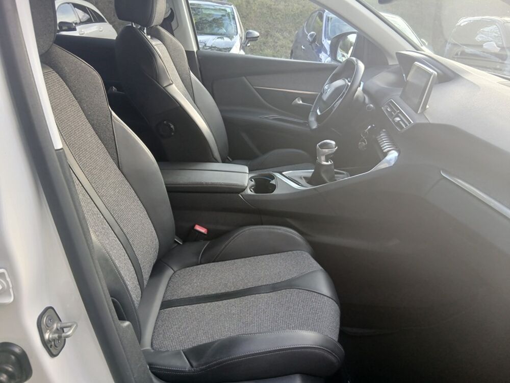 3008 1.5 BLUE HDI 130 CV ALLURE 2019 occasion 31570 Lanta