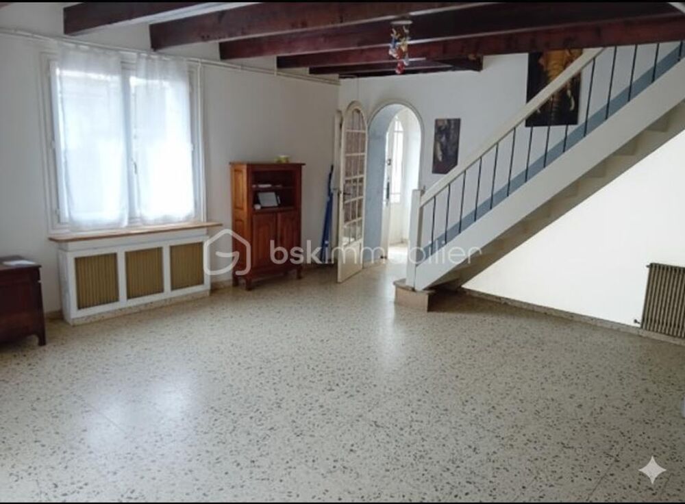 Grande maison de 200m2 à petit prix, fort potentiel, idéal investisseur!