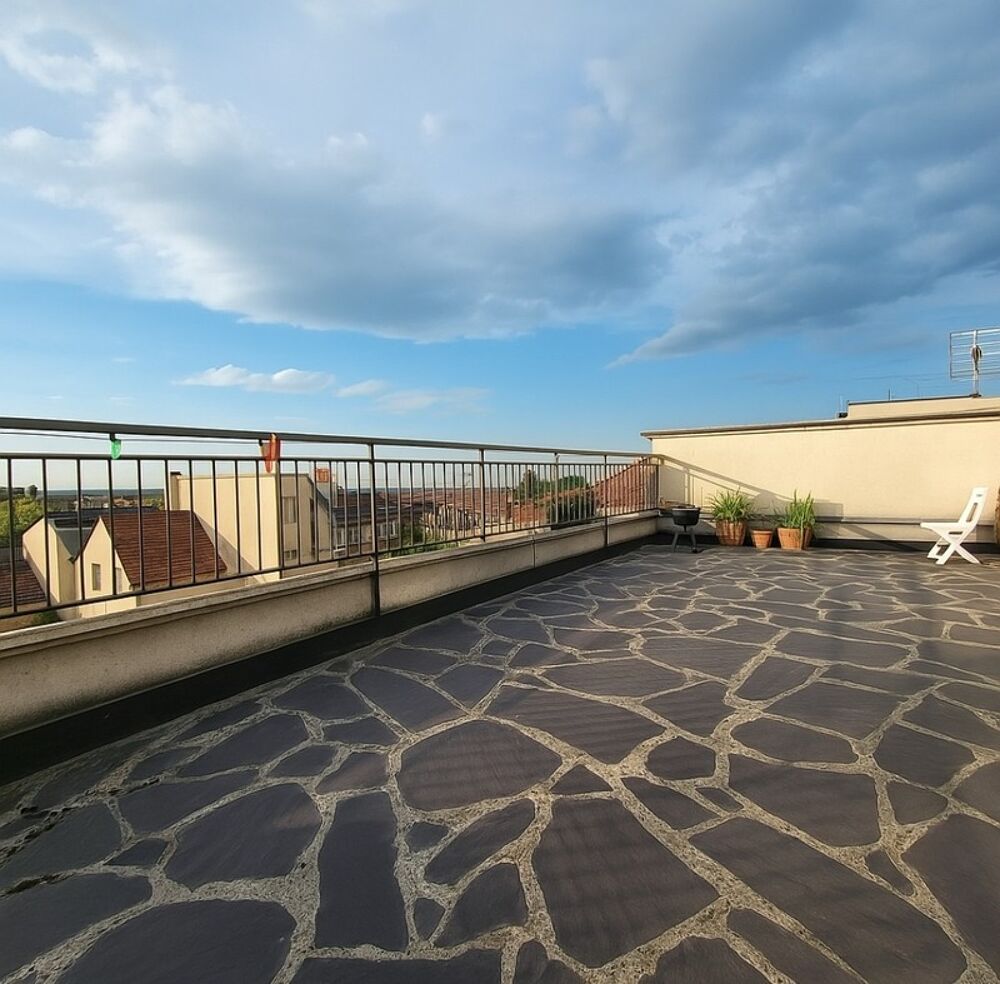 Rare : Grand 2-pièces avec terrasse exceptionnelle de 42 m², situé à Romainville dans un quartier pavillonnaire