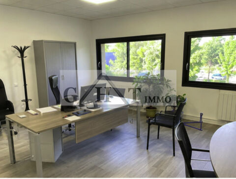   Entrepôt Bureaux A louer 