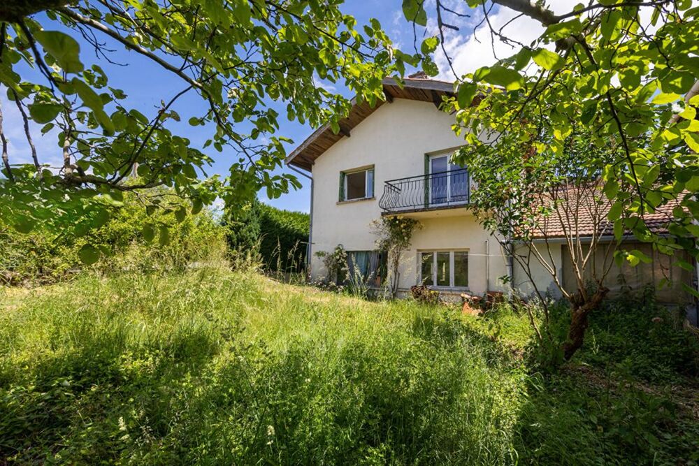 Villa sur terrain possédant 2 grands ateliers
