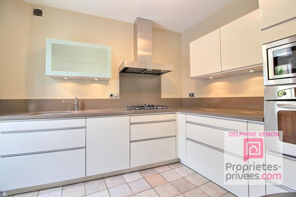 Maison de 200 m² avec vie en plain pied + grange et cave voutée sur un terrain de 525 m² en hypercentre de Châteauneuf sur Loir