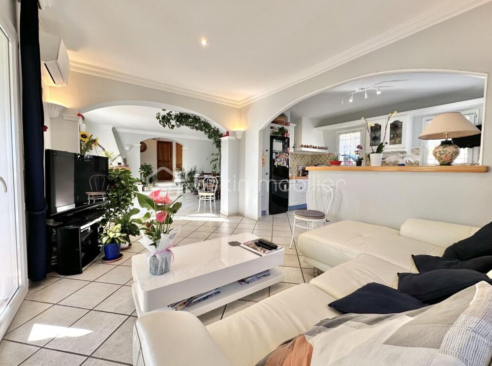 CAGNES SUR MER - MAISON DE MAÇON - PISCINE - ESPACES DE STOCKAGE - ATELIERS - POTENTIEL CONSTRUCTIBLE - CALME ABSOLU
