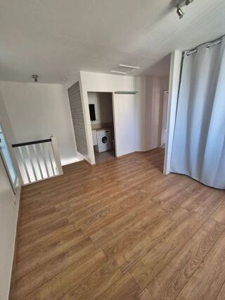  Appartement à louer 4 pièces 83 m²