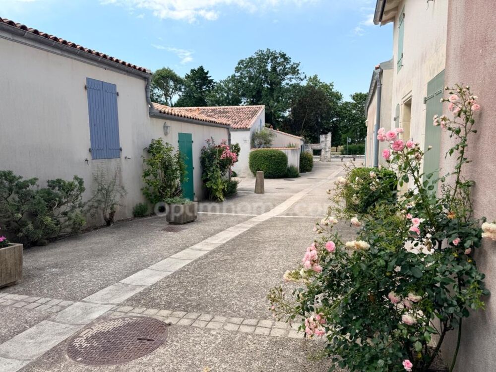 Appartement avec extérieur clos de murs au port de st martin de ré