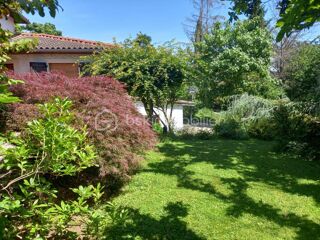  Villa  vendre 8 pices 180 m
