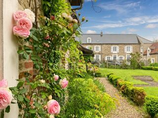  Propriété/château à vendre 9 pièces 669 m²