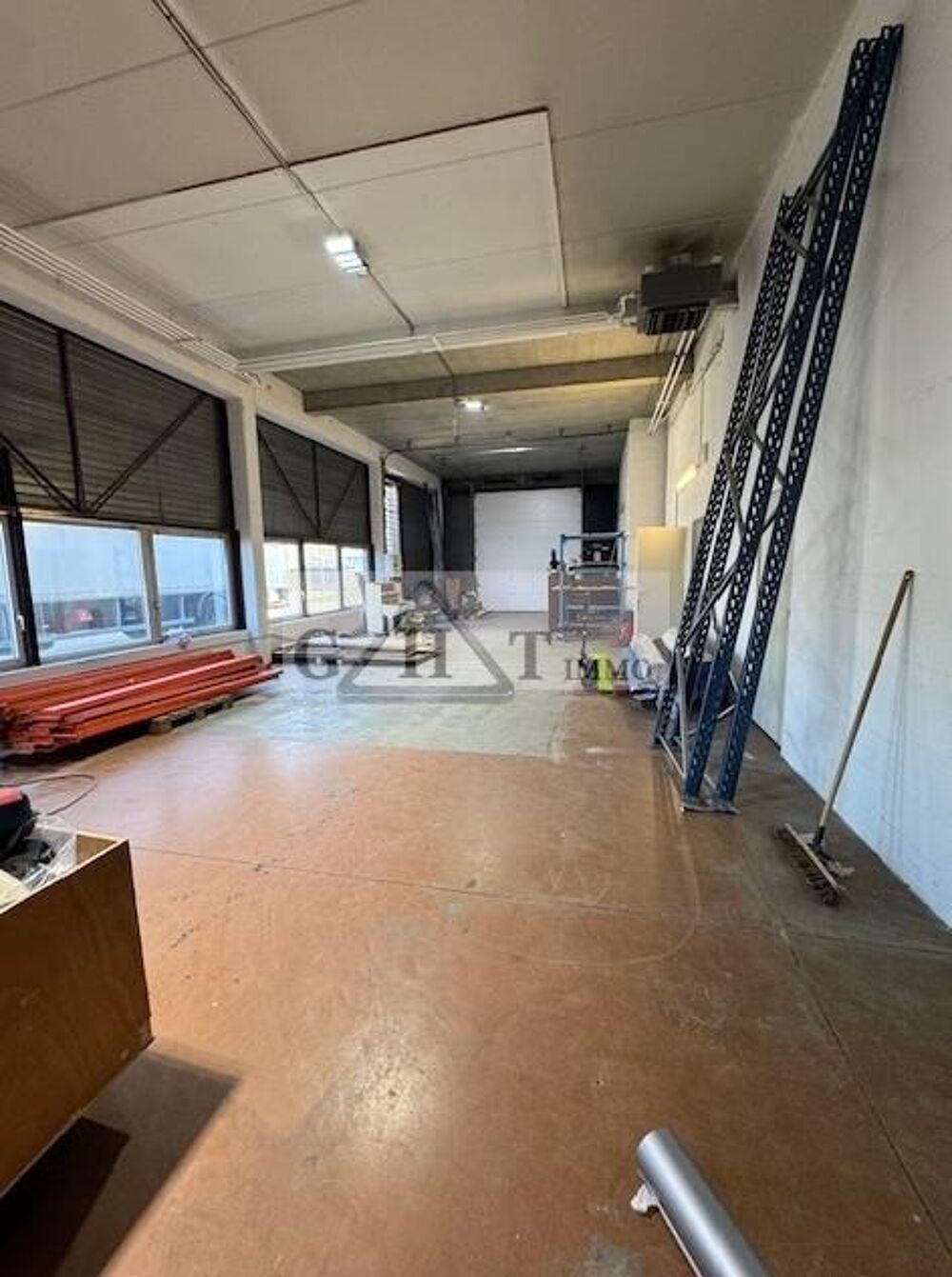   Local d'activit� � louer 195m2� Trappes (Yvelines, �le-de-France) 