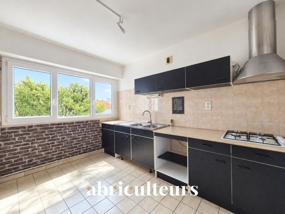 Location Appartement Appartement 5 pièces de 84 m² avec cave et place de parking – Cognac (16100) Cognac