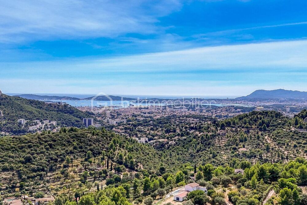 Vente Maison Élégance intemporelle pour cette maison du 19ème avec piscine et vue imprenable sur la rade de Toulon ! Le revest les eaux