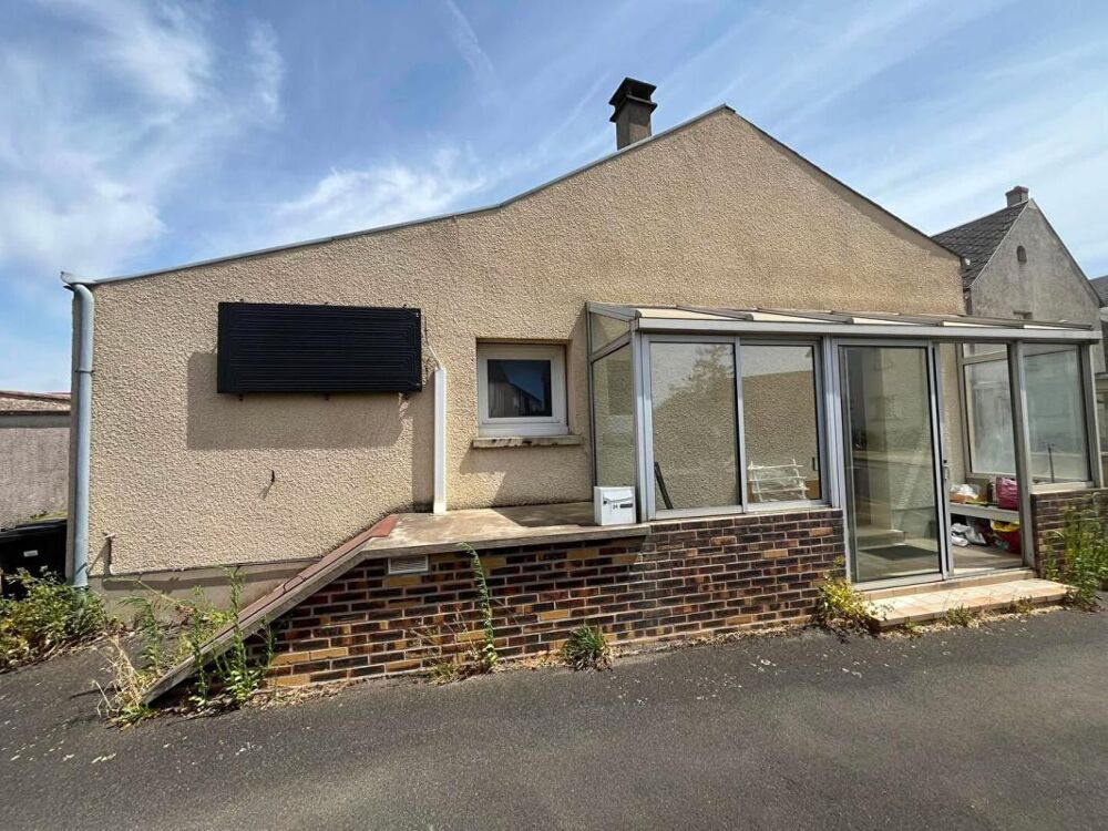 Maison plan-pied, 3 pièces, double garage et cour