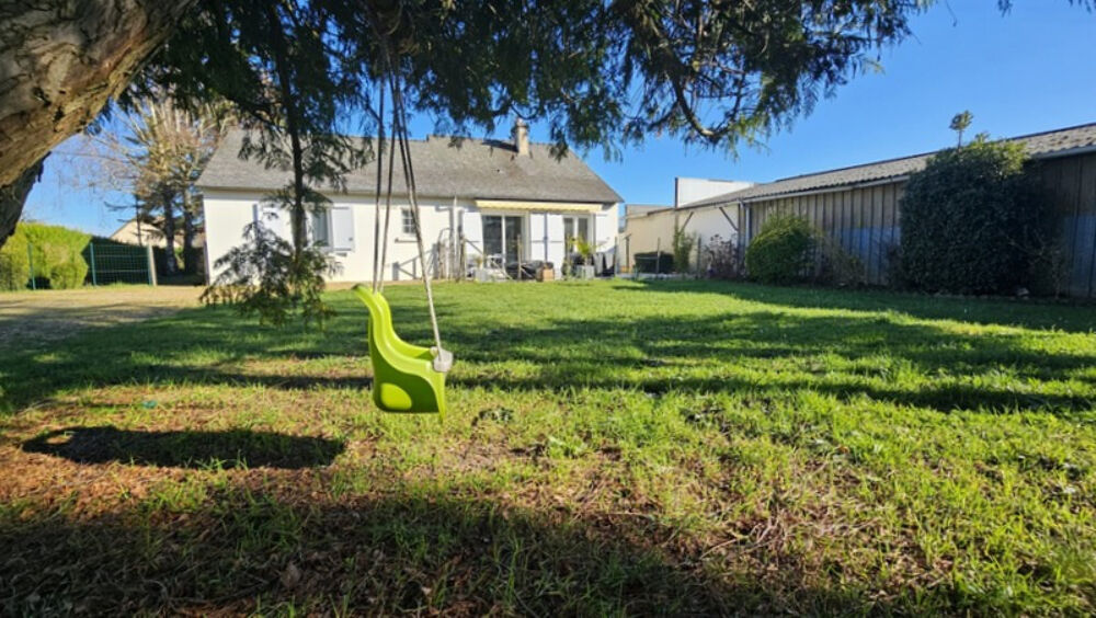 Vente Maison Noyant-Villages – Maison de plain-pied 3 chambres avec jardin, grand garage et commerces à pied Noyant