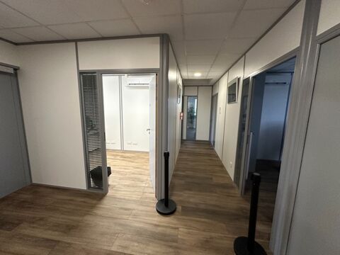   Bureaux à louer CHASSE SUR RHONE (38), bureaux de 36m², en 3 bureaux de 12m2 chacun, à louer dans centre médical avec du station 