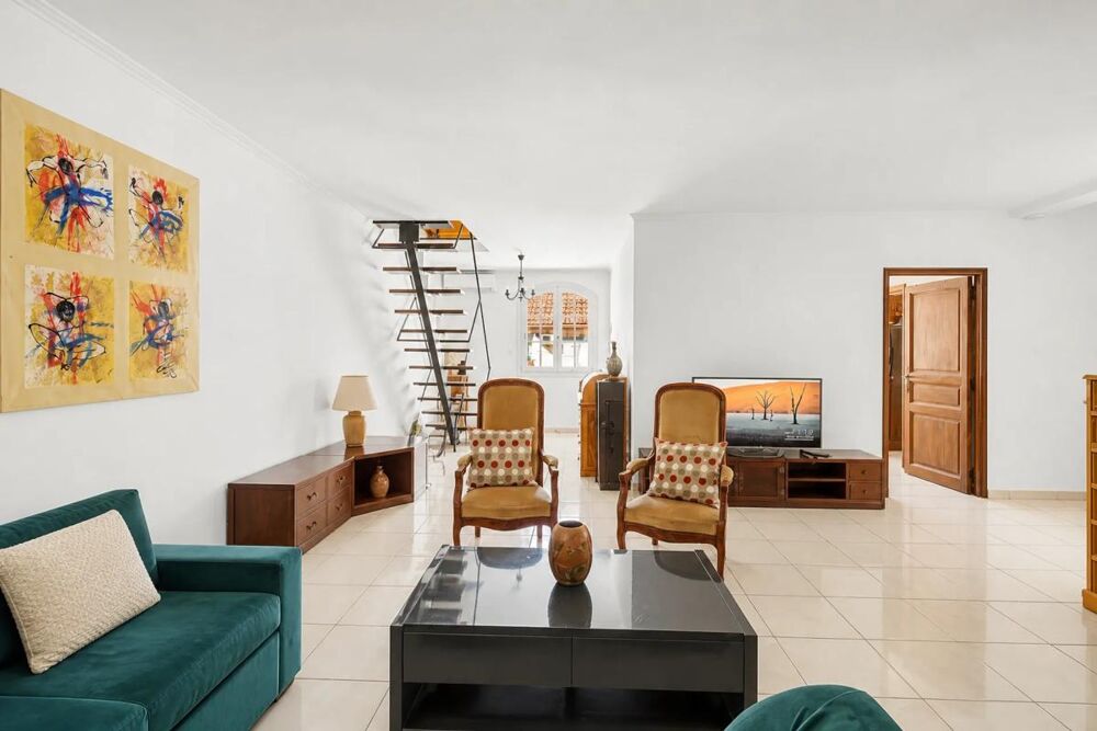 Appartement de 5 pièces de 143 m² avec belle terrasse à Avignon
