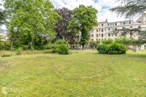   A VENDRE - ENSEMBLE IMMOBILIER A VOCATION COMMERCIALE 