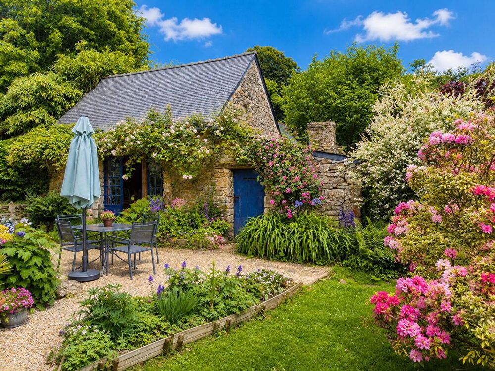 Belle maison en pierres de 1901 avec de nombreuses dépendances -134 m² habitables + 236 m2 aménageables supplémentaires - Terr